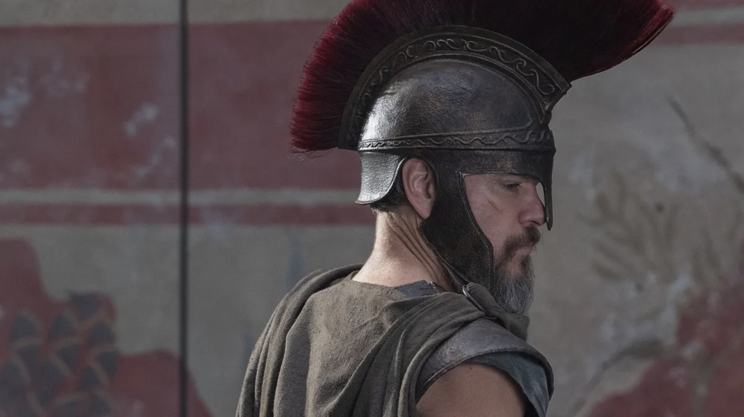 Guerrero con casco romano de perfil.