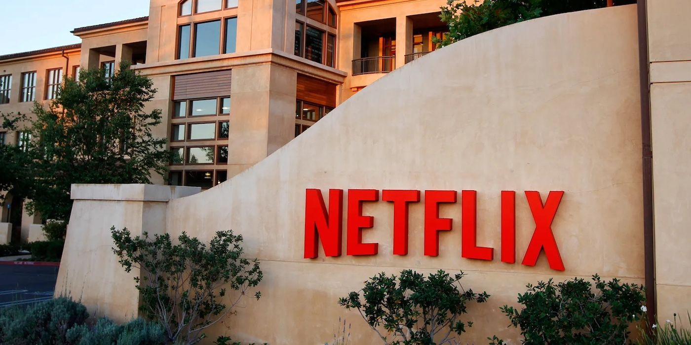 Edificio con logotipo de Netflix grande